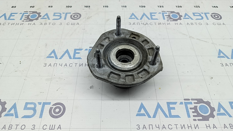 Front left shock absorber support for Jeep Grand Cherokee WL 21-25