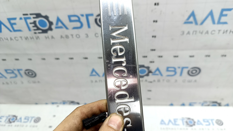 Outer rear left door sill trim Mercedes W167 GLE 20-26 chrome with backlight, scratches