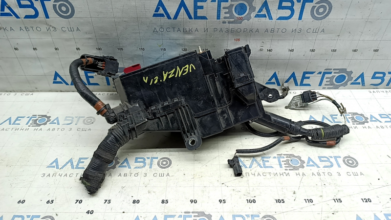 Left underhood fuse box for Toyota Venza 21- with housing and wiring