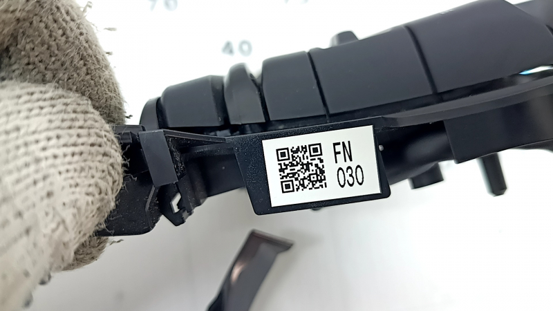 The control buttons on the steering wheel of a Subaru Forester 25-26 are broken