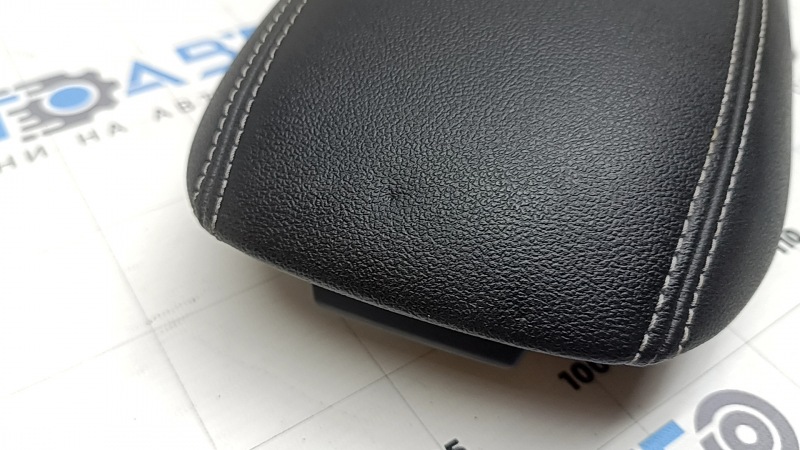 Ford Escape MK4 20-26 center console armrest, black leather, gray stitching, dented, dents