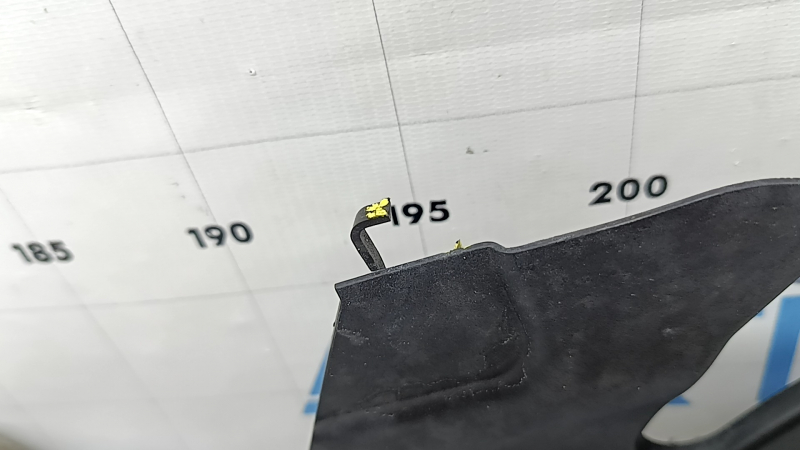 Right hood-wing seal BMW X3 G01 18-24 broken fastening