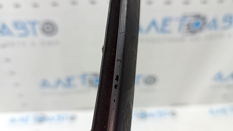 Left windshield molding BMW X3 G01 18-24, seal has dried out, glue is stuck, scratch