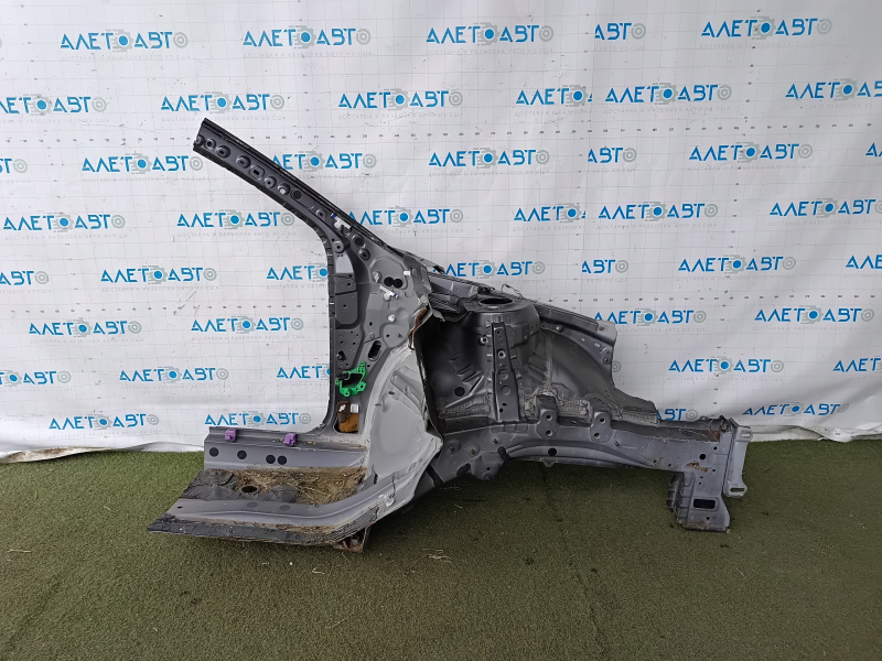 The front left quarter of Lexus CT200h 11-17 is sawn off, graphite, rusty