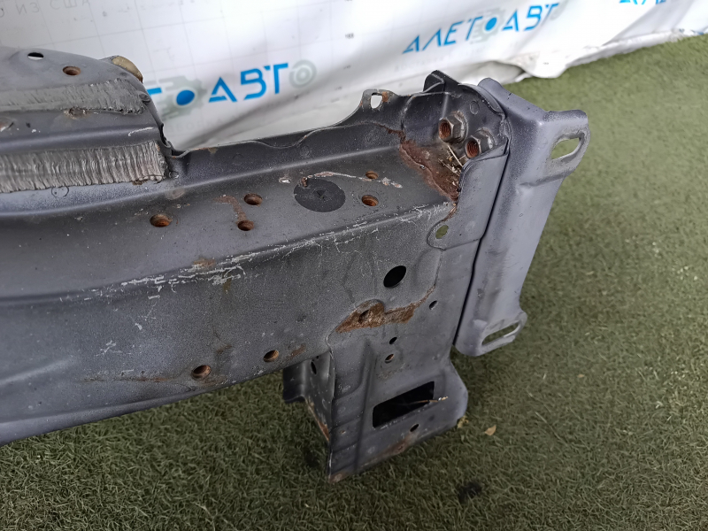 The front left quarter of Lexus CT200h 11-17 is sawn off, graphite, rusty