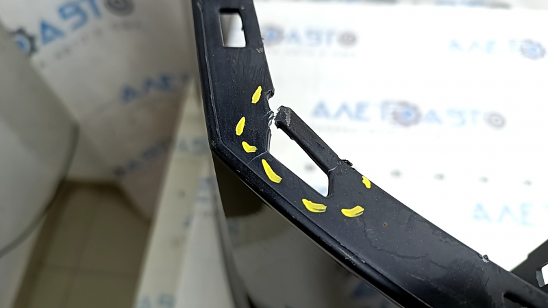Rear bumper bare upper part VW Tiguan 18-24 black, cracked mount, scratches