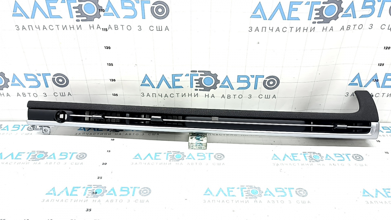 Front panel trim with air duct deflector right Hyundai Tucson 25-26 black with silver, scratches