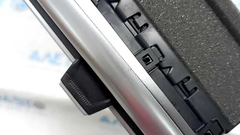 Front panel trim with air duct deflector right Hyundai Tucson 25-26 black with silver, scratches