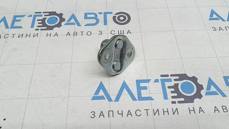 Rear right door lock bracket Toyota Camry v70 18-24