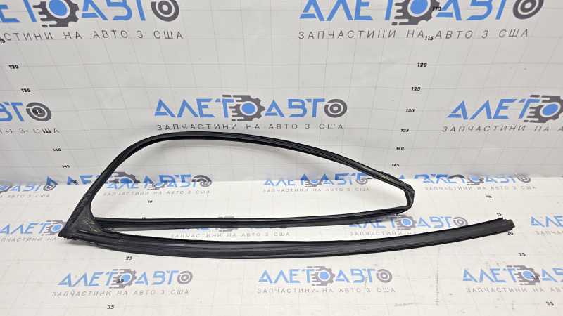 Front left glass seal for Lexus RX350 RX450h 16-22