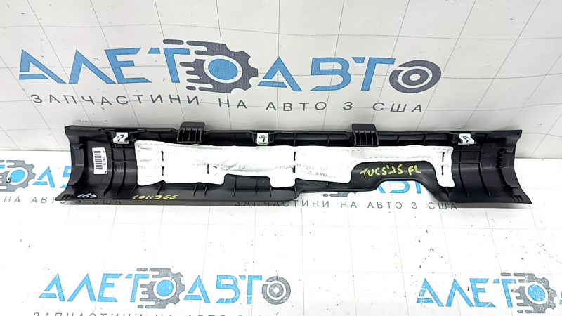 Inner front left door sill trim Hyundai Tucson 25-26 black, worn