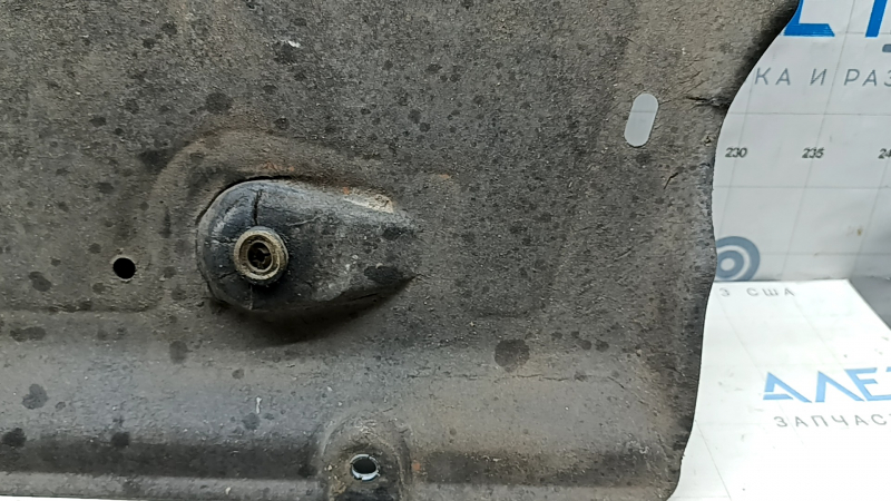 Left underbody protection for Kia Niro 17-22 HEV, PHEV is worn and torn