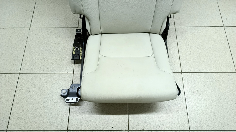 Rear row of seats, left, 3rd row, Volvo XC90 16-25, gray leather, dry-cleanable
