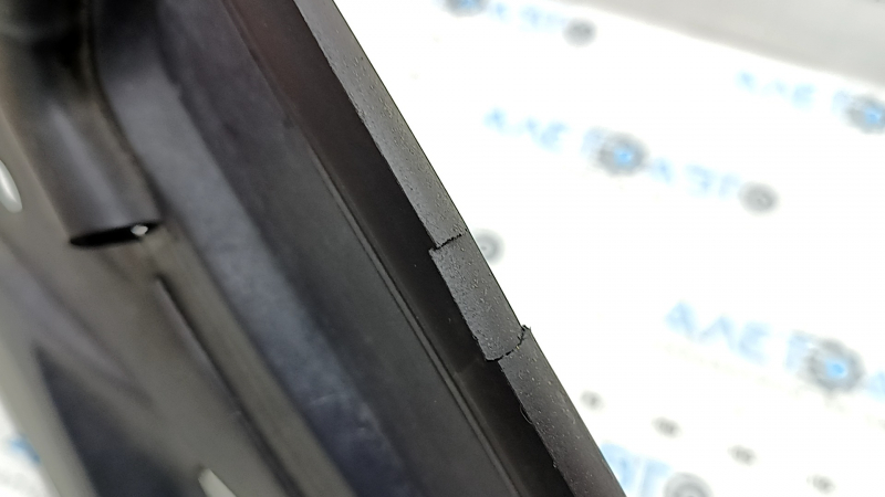 The hood-wing seal, left BMW X5 G05 19-26, has dried out