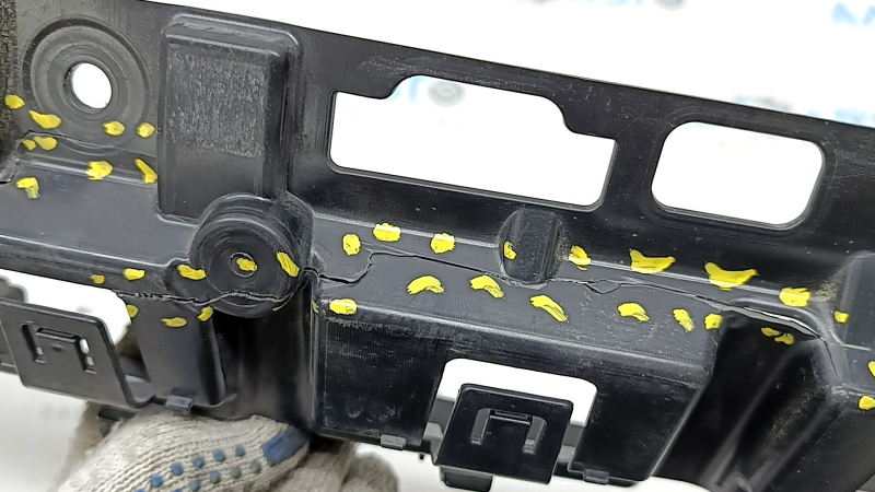 Rear bumper bracket lower central BMW X5 G05 19-26 without towbar, cracks