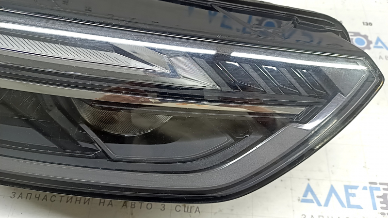 Front right headlight assembly for Audi Q5 80A 21-25 LED, needs polishing, scratches, yellowing LED