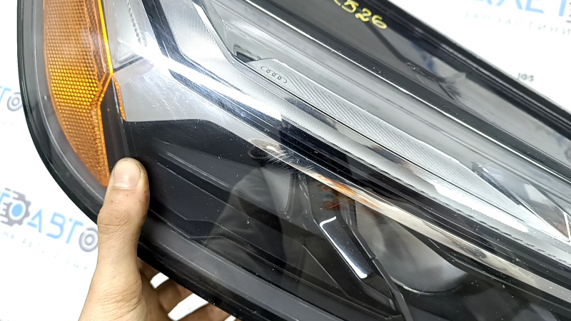 Front right headlight assembly for Audi Q5 80A 21-25 LED, needs polishing, scratches, yellowing LED