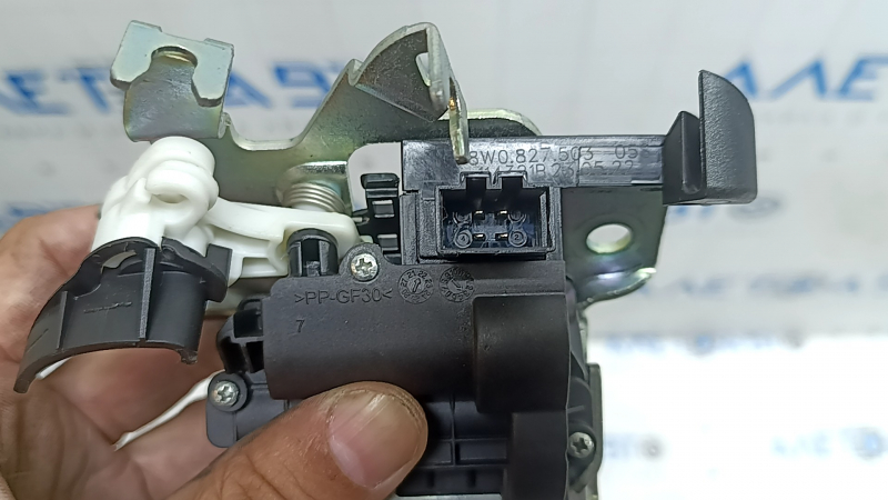 Audi A3 22-26 trunk lid lock