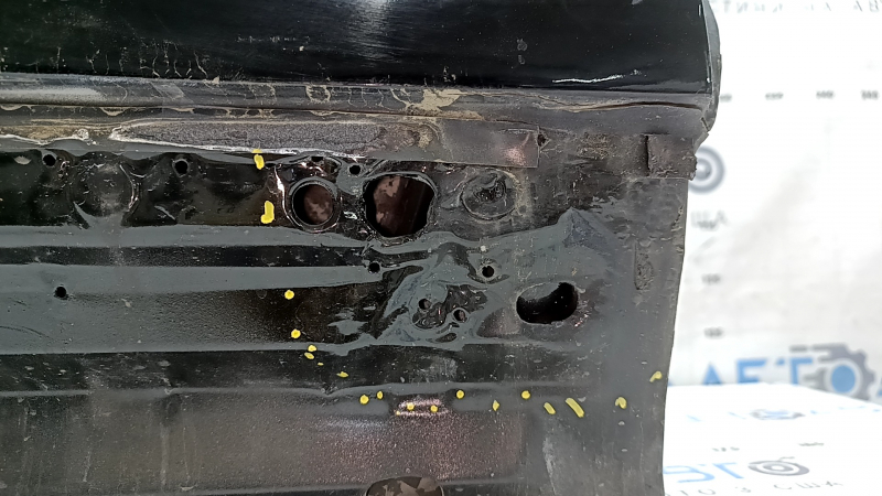 Bare rear right door of Audi Q5 80A 19-25 black LY9B, with a limiter and a limiter boot, after repair, the paint has swelled, the limiter insert is scrolling
