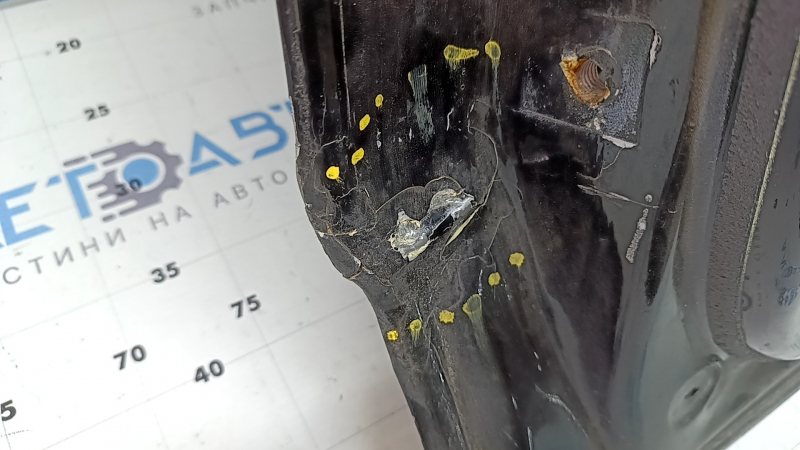 Bare rear right door of Audi Q5 80A 19-25 black LY9B, with a limiter and a limiter boot, after repair, the paint has swelled, the limiter insert is scrolling