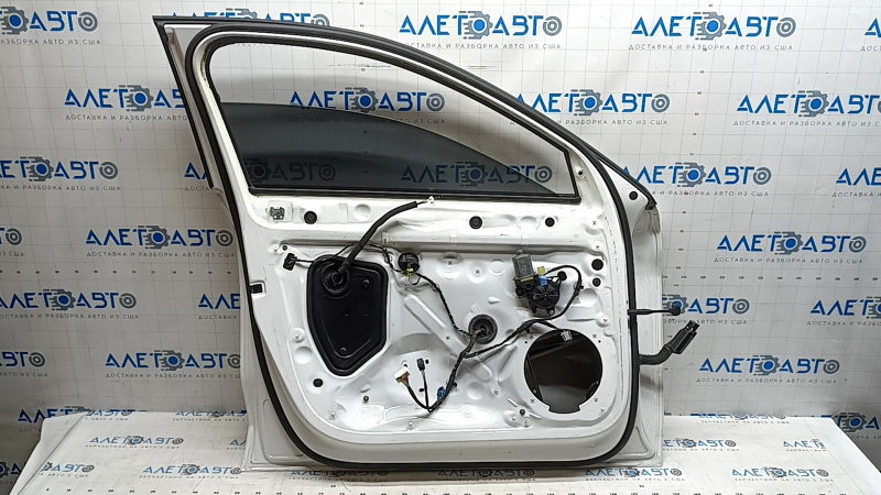 Front left door assembly Audi A3 22-26 chrome molding, white LY9C, bumps, scratches on the molding