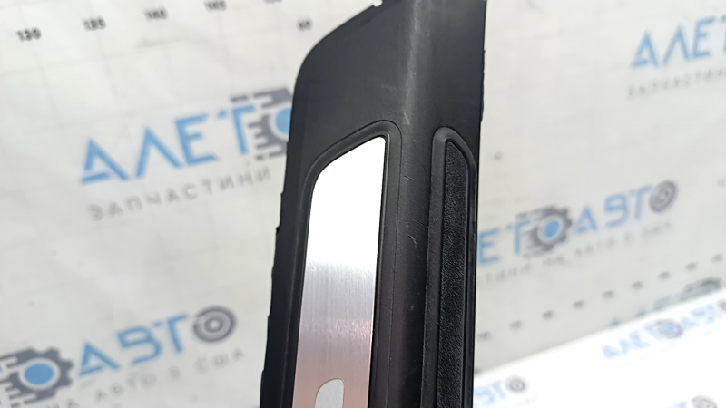 Outer front right door sill trim Audi Q5 80A 18-25 black with chrome, scratches, broken edges, scuffs, broken fastening