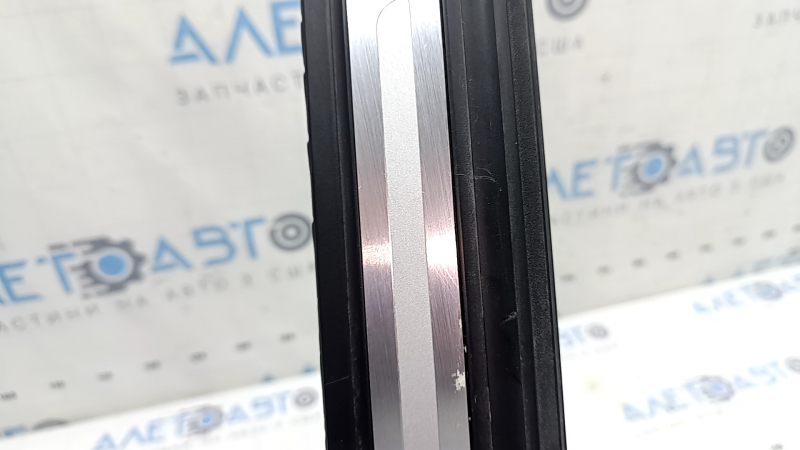 Outer front right door sill trim Audi Q5 80A 18-25 black with chrome, scratches, broken edges, scuffs, broken fastening