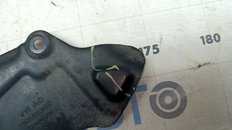 The front left brake disc cover of the Audi A3 22-26 is dented