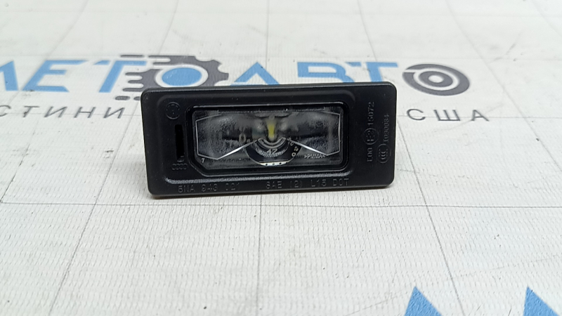 Right trunk lid number plate light for Audi A3 22-26