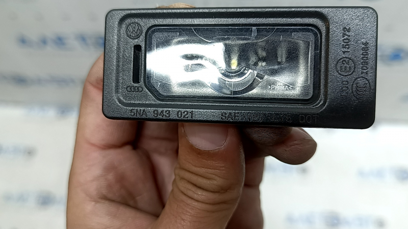 Right trunk lid number plate light for Audi A3 22-26