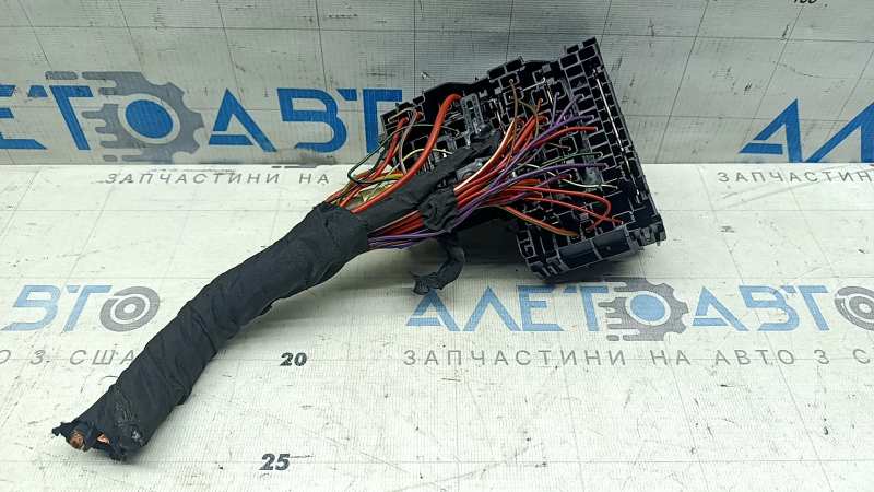 Audi A3 underhood fuse box 22-26