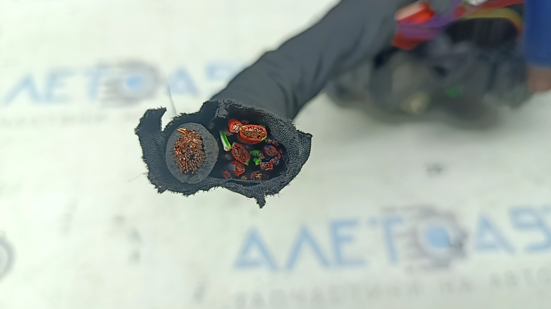Audi A3 underhood fuse box 22-26