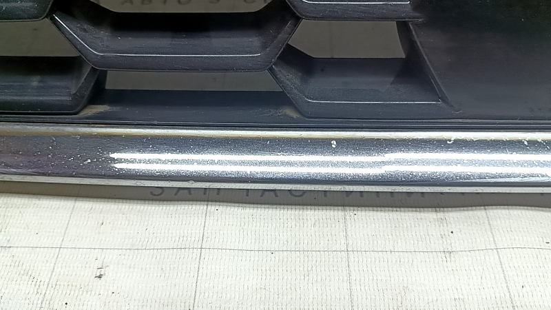 Radiator grill Audi A3 22-26 dark chrome, with emblem, scratches on chrome, crack on license plate mount
