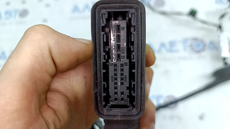 Wiring for the rear left door of a VW Jetta 19-26