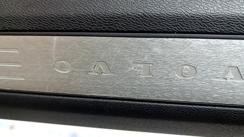 Front right door sill trim Volvo XC60 18-26 black with chrome insert, scratches, scratches on chrome
