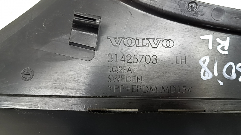 Rear pillar trim behind the left window Volvo XC60 18-26 black, scratches