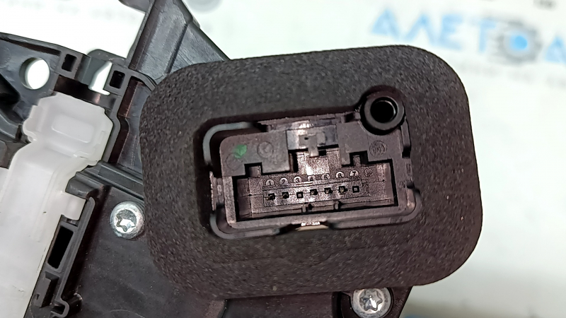 Front right door lock VW Taos 22-25