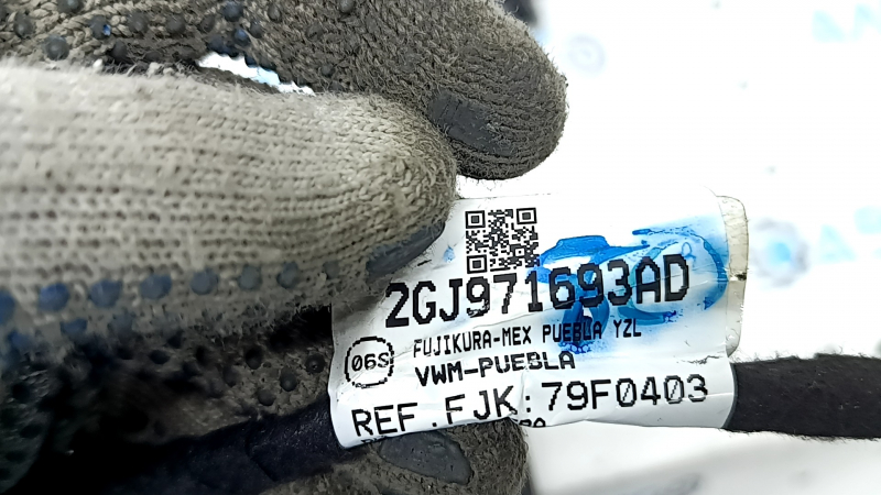 Wiring for the rear left door of a VW Taos 22-25