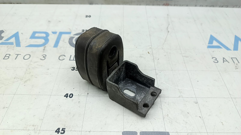 Rear left muffler bracket Audi A3 22-26