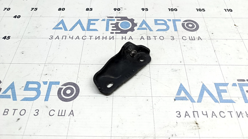 Left tailgate shock absorber bracket on the body of Toyota Highlander 20-26