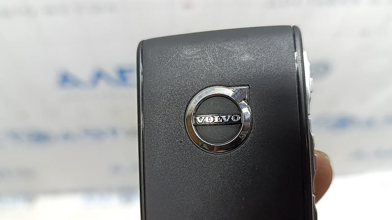 Volvo XC60 18-26 keyless key, 4 buttons, black, 433.92MHz, worn, scratched