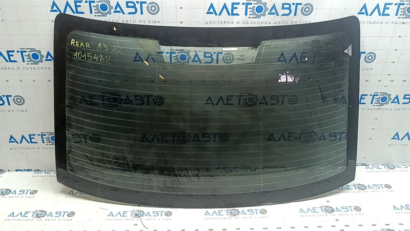 The rear window of the Audi A3 22-26 is covered in soot, the heating system is defective, and there is oxidation