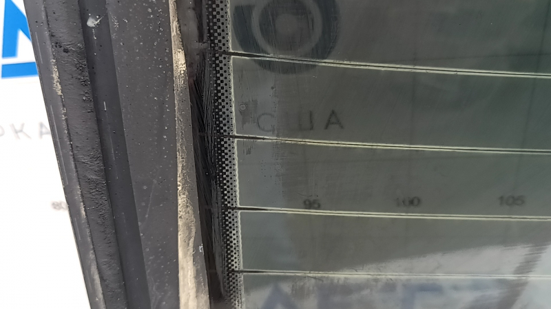 The rear window of the Audi A3 22-26 is covered in soot, the heating system is defective, and there is oxidation