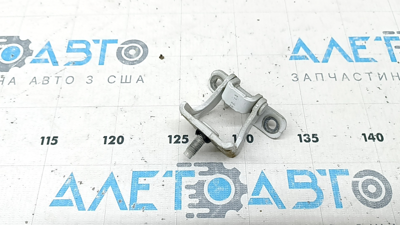 Right tailgate hinge VW Taos 22-25