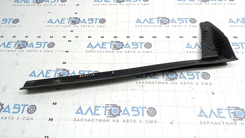 Lower rear left door seal for Nissan Murano 25-26