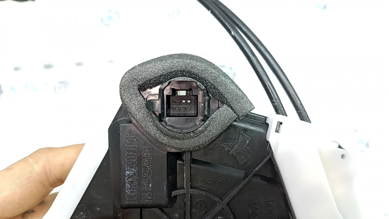 Front left door lock Nissan Murano 25-26