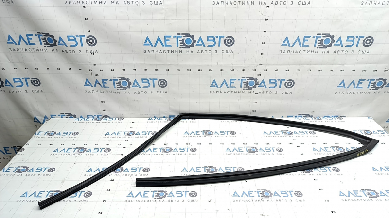 Front left glass seal Nissan Murano 25-26