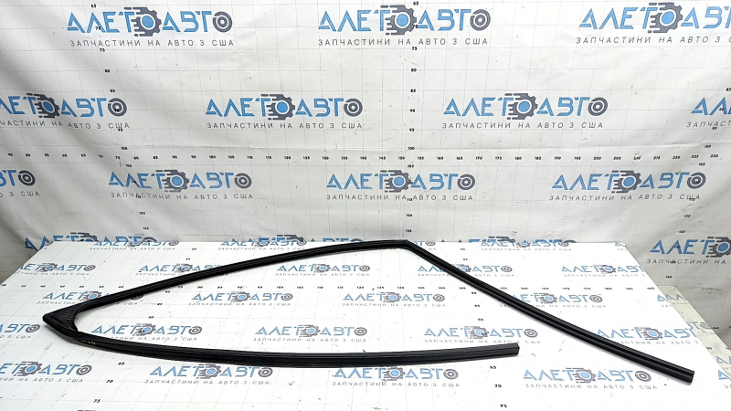 Front left glass seal Nissan Murano 25-26