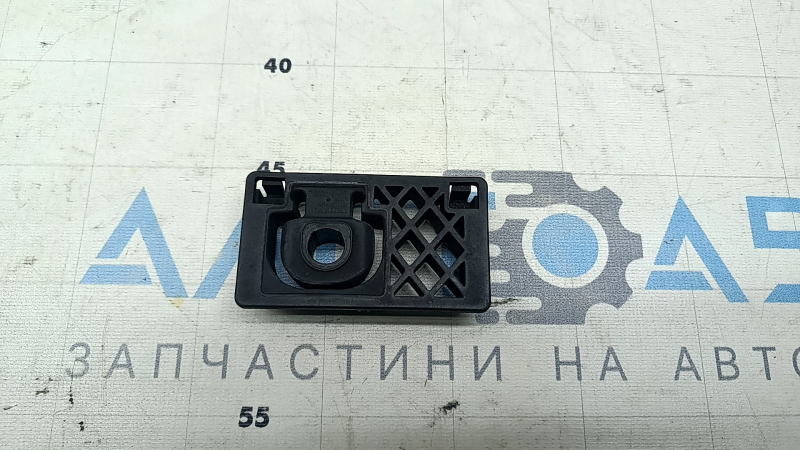 Upper left radiator mount Volvo XC60 18-21 T5, T6 plastic