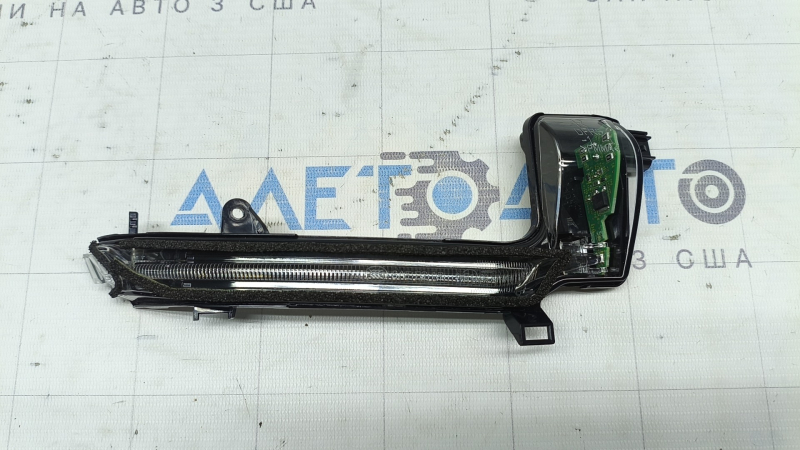 Right side mirror turn signal repeater Mazda CX-50 23-26